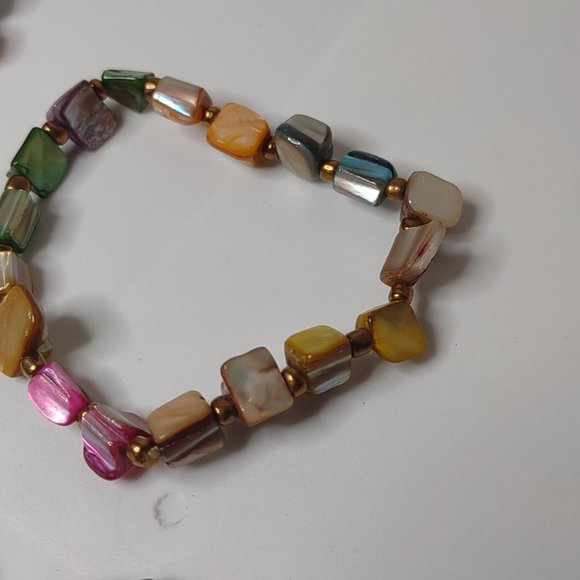 Set Of 5 Colorful Shell Bead Stretch Bracelets - Picture 12 of 14